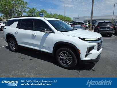 Used 2025 Chevrolet Traverse LT w/ Driver Confidence Package