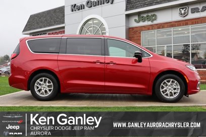 New 2025 Chrysler Pacifica Select