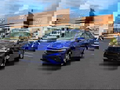 New 2025 Hyundai Elantra SE