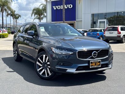 New 2025 Volvo V90 B6 Cross Country Ultra w/ Protection Package Premier