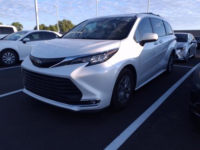 Used 2022 Toyota Sienna XLE