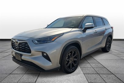 Used 2023 Toyota Highlander LE