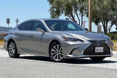 Used 2020 Lexus ES 300h w/ Premium Package