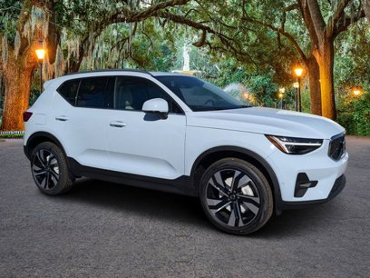 New 2025 Volvo XC40 B5 Ultra w/ Climate Package