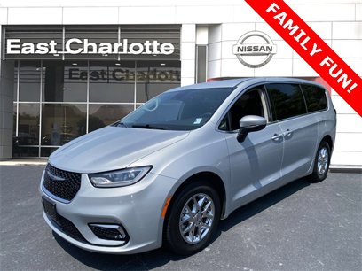 Used 2023 Chrysler Pacifica Touring-L