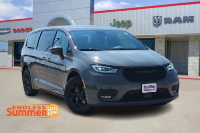 Used 2022 Chrysler Pacifica Limited w/ S Appearance Package