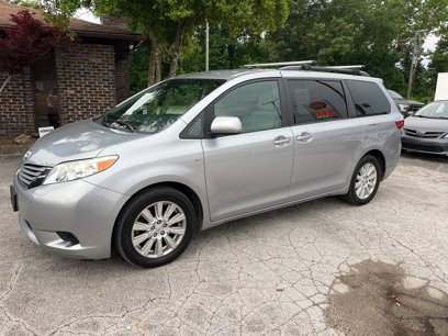Used 2017 Toyota Sienna LE