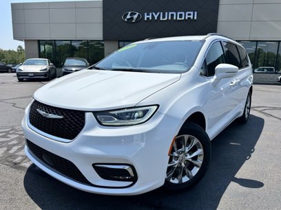 Used 2022 Chrysler Pacifica Touring-L