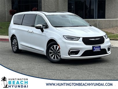 Used 2023 Chrysler Pacifica Limited