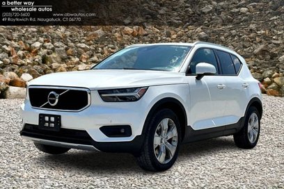 Used 2022 Volvo XC40 T5 Momentum