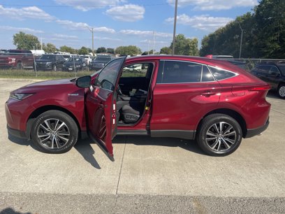 Used 2021 Toyota Venza LE w/ Carpet Mat Package (TMS)