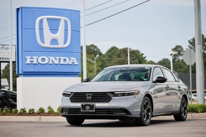 New 2025 Honda Accord SE