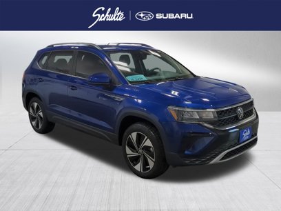 Used 2024 Volkswagen Taos SE w/ Panoramic Sunroof Package