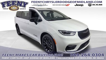 New 2025 Chrysler Pacifica Select