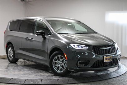 New 2025 Chrysler Pacifica Select