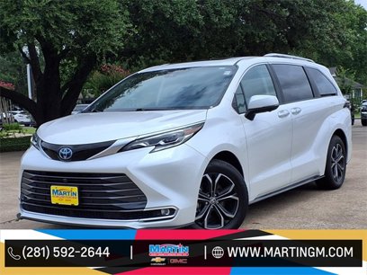 Used 2025 Toyota Sienna Platinum
