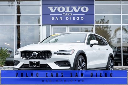 New 2025 Volvo V60 B5 Cross Country Plus w/ Protection Package Premier