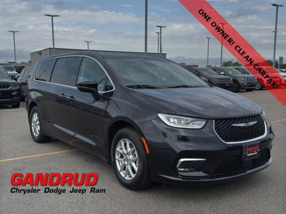 Used 2023 Chrysler Pacifica Touring-L