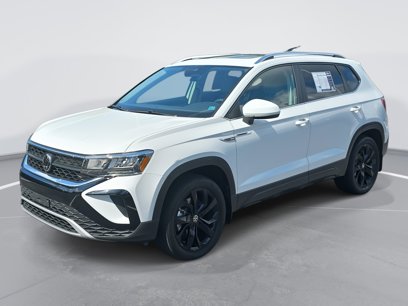Used 2023 Volkswagen Taos SE w/ Panoramic Sunroof Package