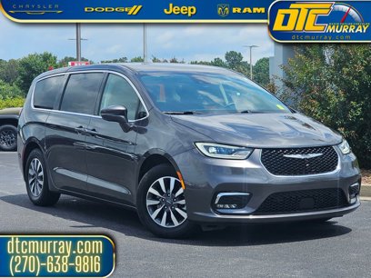 Used 2022 Chrysler Pacifica Touring-L w/ Uconnect Theater Family Group