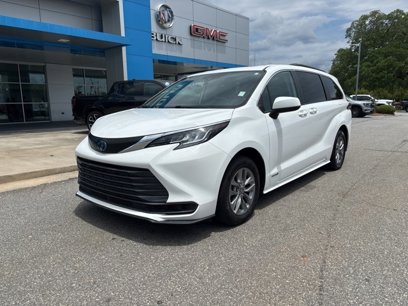 Used 2021 Toyota Sienna LE w/ LE Plus Package