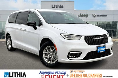 New 2025 Chrysler Pacifica Select