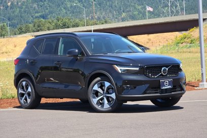 New 2025 Volvo XC40 B5 Plus w/ Protection Package Premier