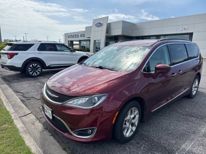 Used 2017 Chrysler Pacifica Touring-L w/ Tire & Wheel Group