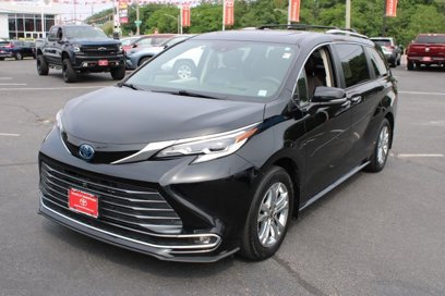 Used 2022 Toyota Sienna Platinum