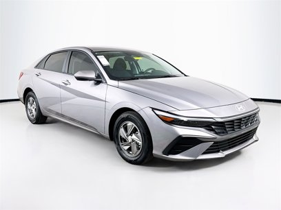 New 2025 Hyundai Elantra SE