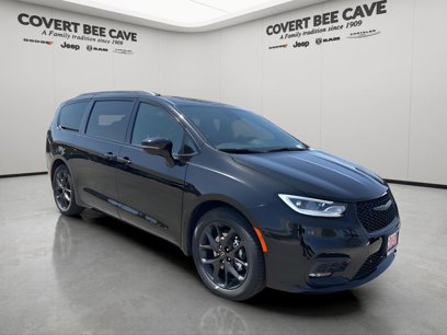 New 2025 Chrysler Pacifica Limited w/ Trailer Tow Group
