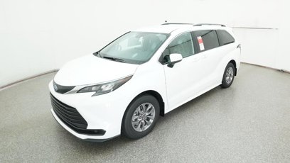 New 2025 Toyota Sienna LE