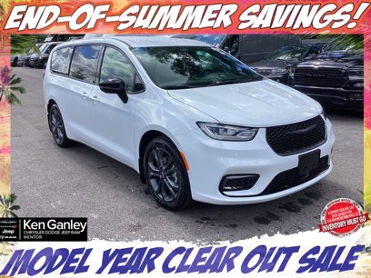 New 2026 Chrysler Pacifica Select