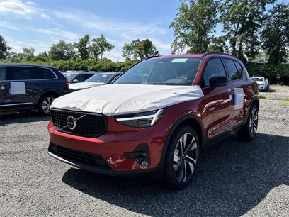 New 2025 Volvo XC40 B5 Plus w/ Climate Package