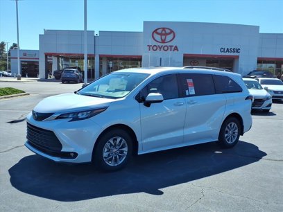 New 2025 Toyota Sienna XLE