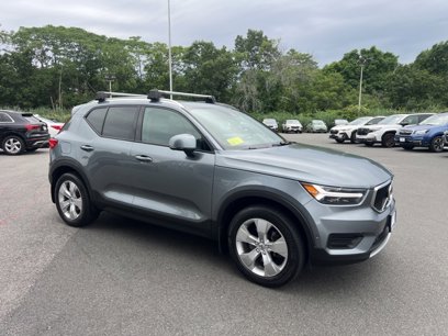 Used 2019 Volvo XC40 T5 Momentum