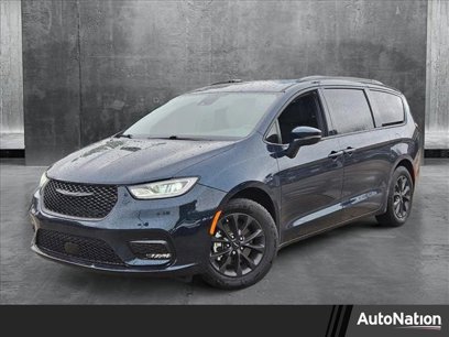 Used 2022 Chrysler Pacifica Touring w/ S Appearance Package