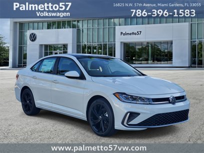 New 2025 Volkswagen Jetta SE w/ Sunroof Package