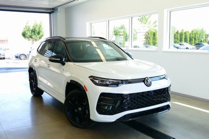 New 2025 Volkswagen Tiguan SE R-Line