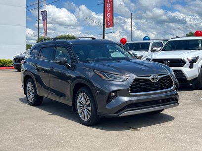 New 2025 Toyota Highlander Platinum