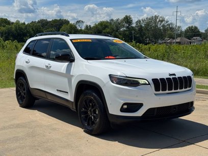 Used 2023 Jeep Cherokee Altitude Lux