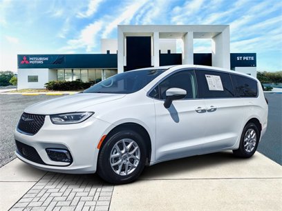 Used 2023 Chrysler Pacifica Touring-L