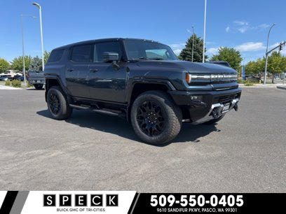 New 2025 GMC Hummer EV 2X w/ LPO, Dark Essentials Package