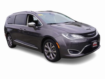 Used 2018 Chrysler Pacifica Limited w/ Tire & Wheel Group
