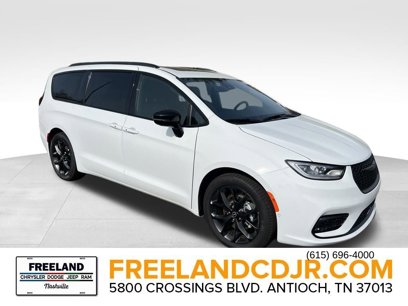 New 2025 Chrysler Pacifica Limited w/ Trailer Tow Group