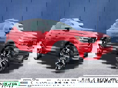 Used 2021 Volvo XC40 T5 R-Design w/ Climate Package