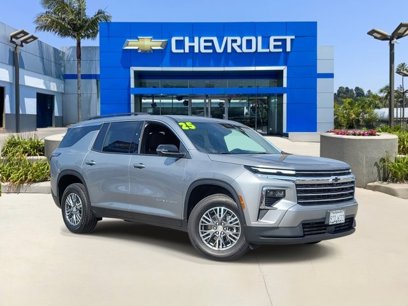 Used 2025 Chevrolet Traverse LT w/ Driver Confidence Package
