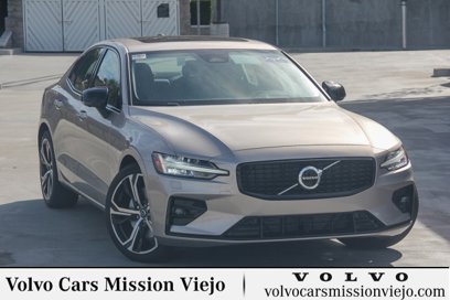 New 2025 Volvo S60 B5 Plus w/ Climate Package