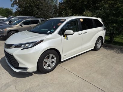 Used 2021 Toyota Sienna XLE