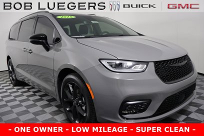Used 2025 Chrysler Pacifica Limited